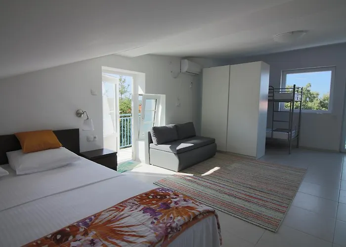 APARTMAN - Family studio sa terasom